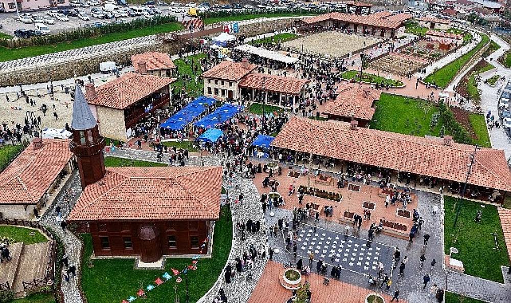 &Uuml;sk&uuml;dar &Ccedil;ocuk K&ouml;y&uuml;'nde 'Minifest 3' etkinliği coşkuyla ger&ccedil;ekleşti