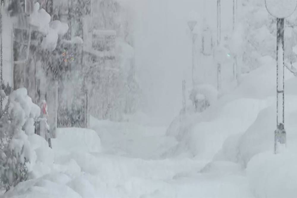 Japonya'da rekor kar yağışı sonrası &ouml;l&uuml; sayısı artıyor: 30 &ouml;l&uuml;, en az 290 yaralı 