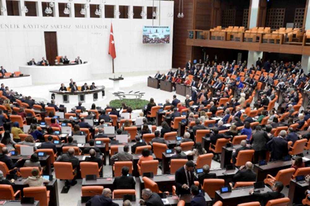 Trafik cezalarını artıran kanun teklifinde 6 madde kabul edildi