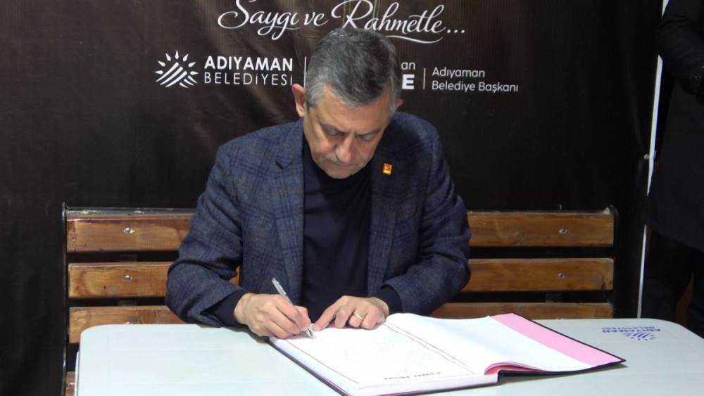 CHP Genel Başkanı &Ouml;zel, &lsquo;Unutmayacağız&rsquo; &ccedil;adırında anı defterini imzaladı  - Videolu Haber