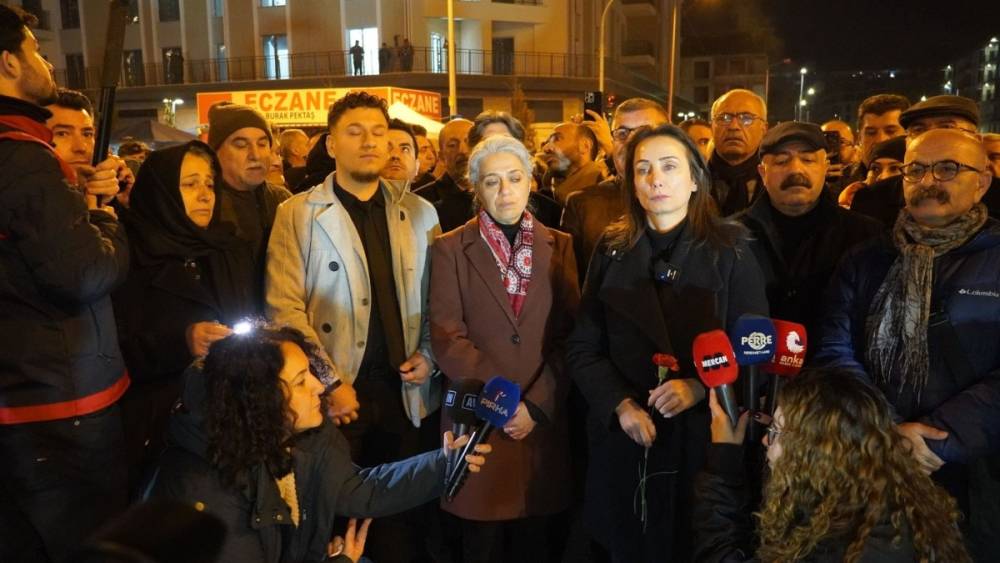 DEM Parti&rsquo;li T&uuml;lay Hatimoğulları, 6 Şubat depremlerinin &uuml;&ccedil;&uuml;nc&uuml; yılında anma programına katıldı  - Videolu Haber