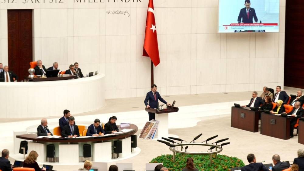 Bakan Murat Kurum, TBMM&rsquo;de &lsquo;şantiye şefi&rsquo; eleştirilerine yanıt verdi  