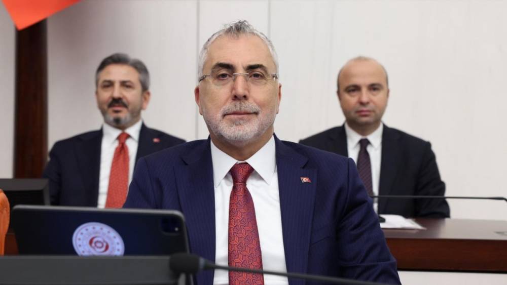 Bakan Işıkhan: &lsquo;Asgari &uuml;cret i&ccedil;in rakam konuşmak &ccedil;ok erken&rsquo; 