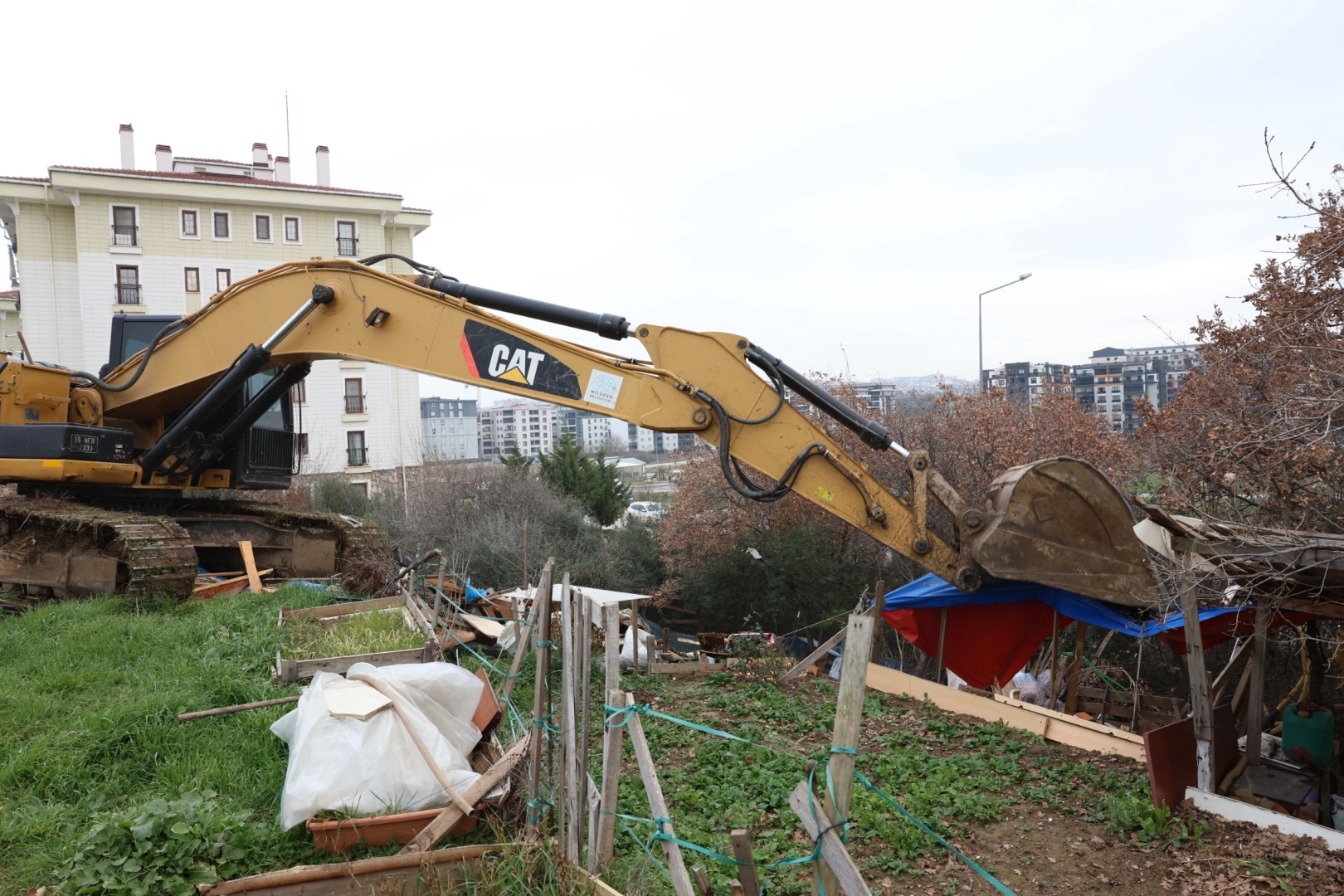 Belediye ka&ccedil;ak barakaları affetmedi