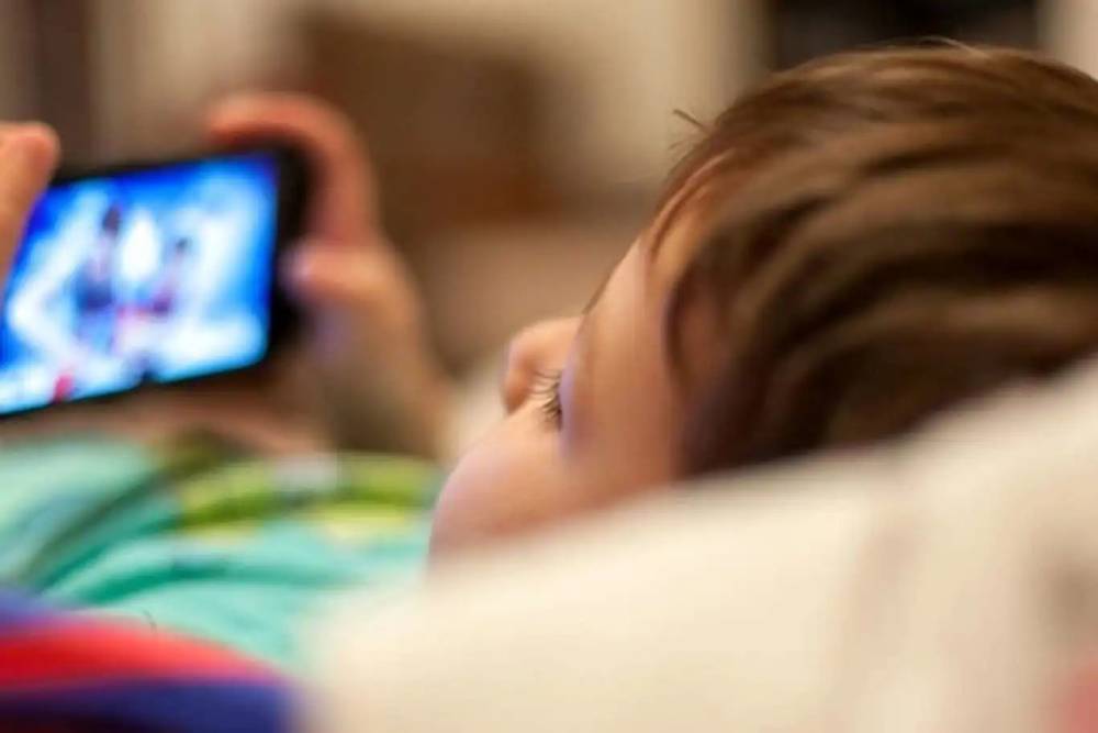 Fransa&rsquo;da 15 yaşın altındaki &ccedil;ocuklara sosyal medya yasağı