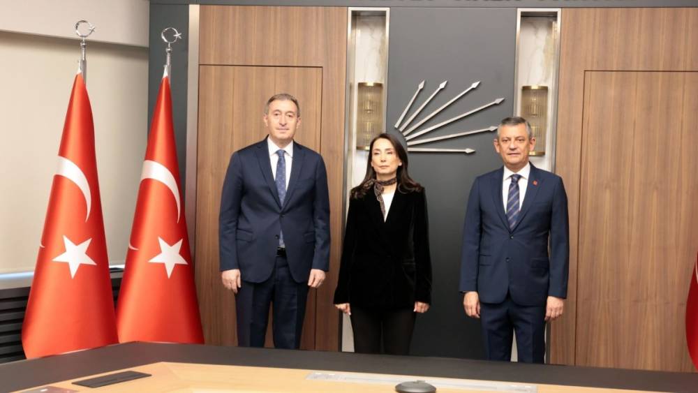 DEM Parti&rsquo;den CHP&rsquo;ye ziyaret: Suriye g&uuml;ndemi masada 