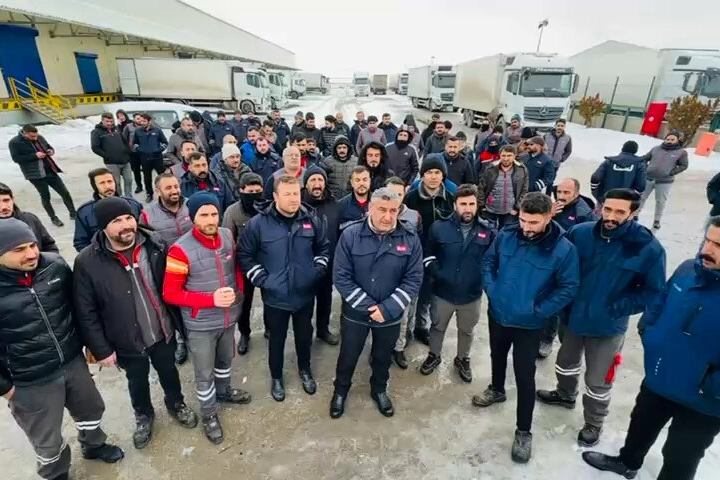 Migros'tan sonra BİM depo &ccedil;alışanları da direnişe ge&ccedil;ti