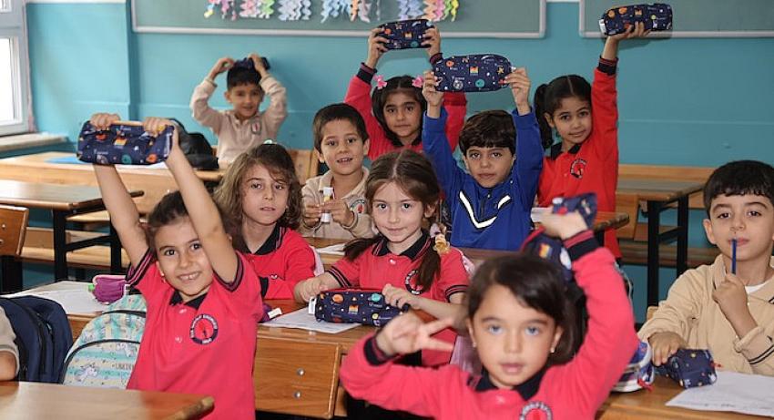 Zeytinburnu Belediyesi’nden 18 Bin İlkokul Öğrencisine Ücretsiz Ağız ve Diş Sağlığı Bakım Seti