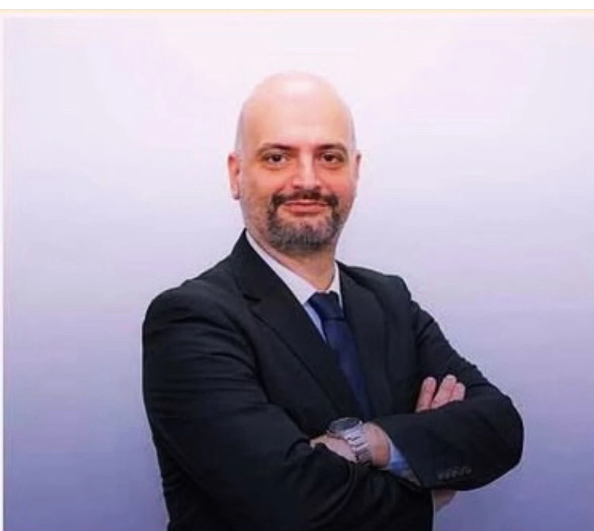 44 YAŞINDA HAYATA VEDA ETTİ