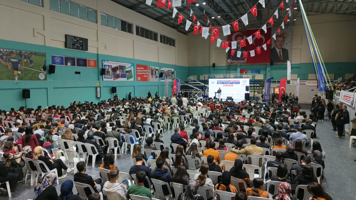 Arnavutköy Belediyesi’nden Öğrencilere 70 Milyon TL’lik Dev Eğitim Bursu