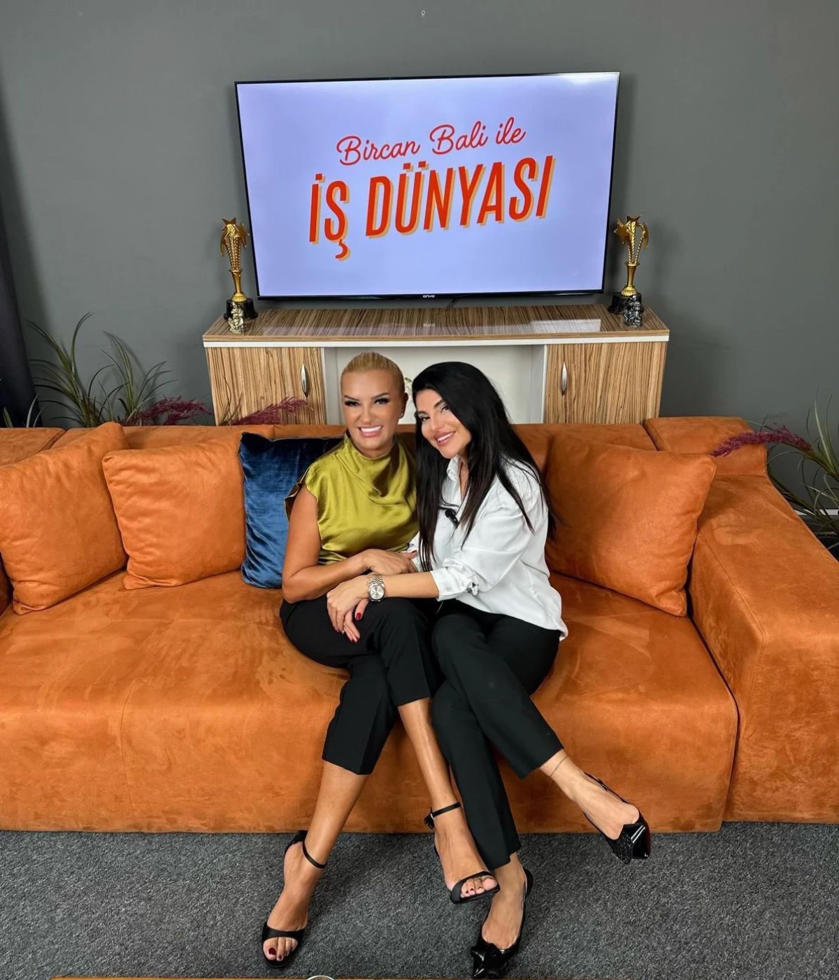 Aslı Mutlu&rsquo;dan G&uuml;mb&uuml;r G&uuml;mb&uuml;r D&ouml;n&uuml;ş! &ldquo;Dedikodu Yapmadan G&uuml;ne Başlamıyoruz&rdquo;