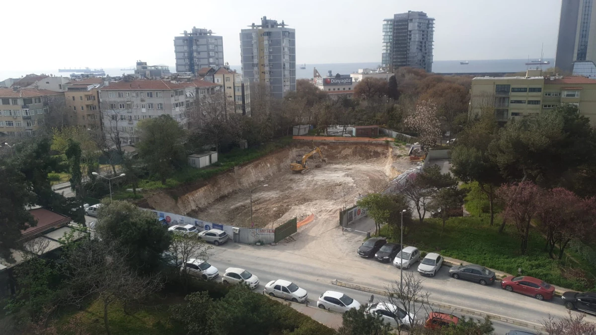 Bakırk&ouml;y Atak&ouml;y&rsquo;de İnşaatta İş Kazası: İş&ccedil;i Ağır Yaralandı