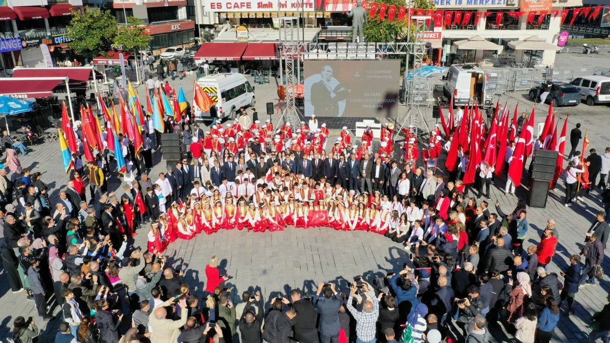 CUMHURİYETİN 102. YILI ESENYURT’TA GÖRKEMLİ BİR ŞEKİLDE KUTLANDI