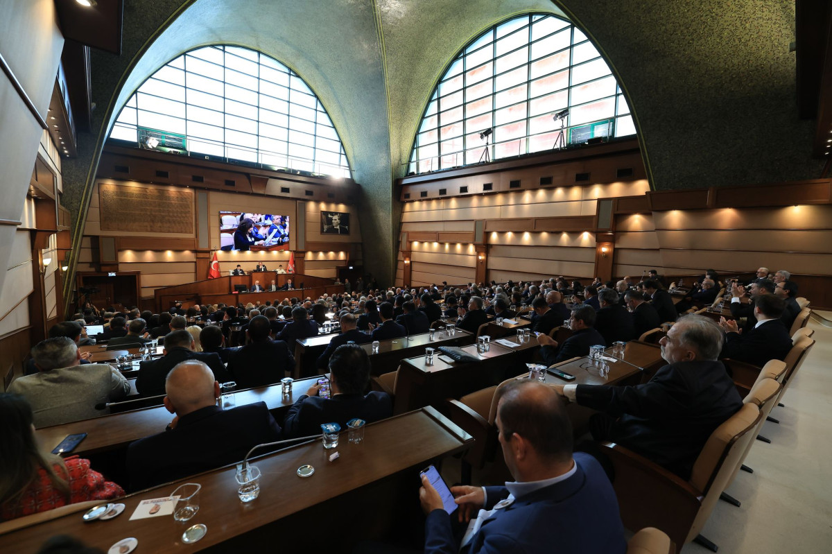 İBB’DE ÖNERGE KRİZİ!