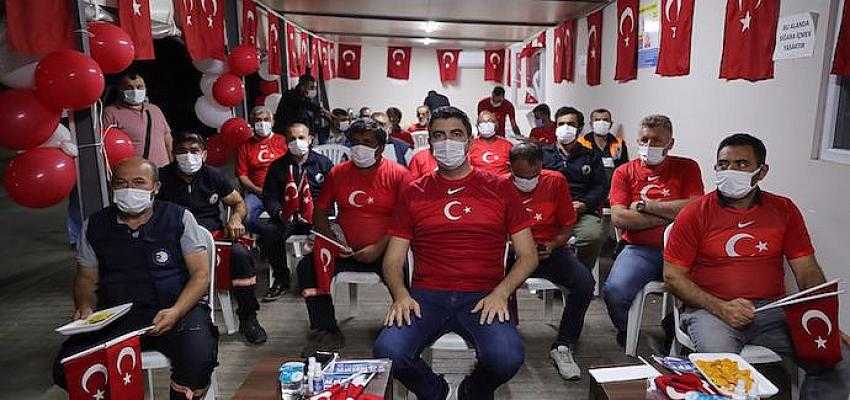 Kartal Belediye Başkanı Gökhan Yüksel, Milli Maç coşkusunu emekçilerle paylaştı
