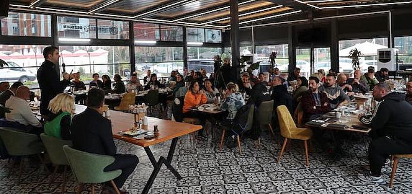 BAŞKAN YÜKSEL, KARTAL’DAKİ BEDEN EĞİTİMİ ÖĞRETMENLERİYLE BULUŞTU