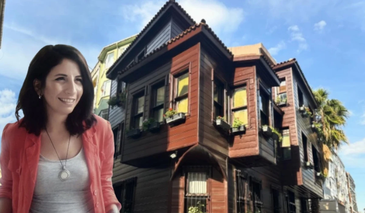 Kırmızı Karanfillerle Dayanışma &Ccedil;ağrısı: &ldquo;Bir kentin yeniden inşası i&ccedil;in buluşuyoruz&rdquo;