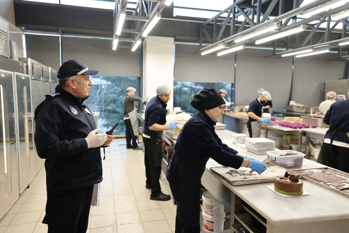 K&Uuml;&Ccedil;&Uuml;K&Ccedil;EKMECE RAMAZAN AYINA HAZIR