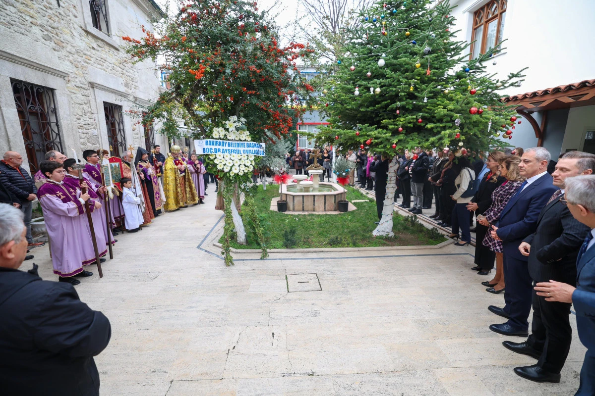Yeşilk&ouml;y Surp Isdepanos Kilisesi'nde Sevgi Sofrası: Okul Yararına Dayanışma Buluşması