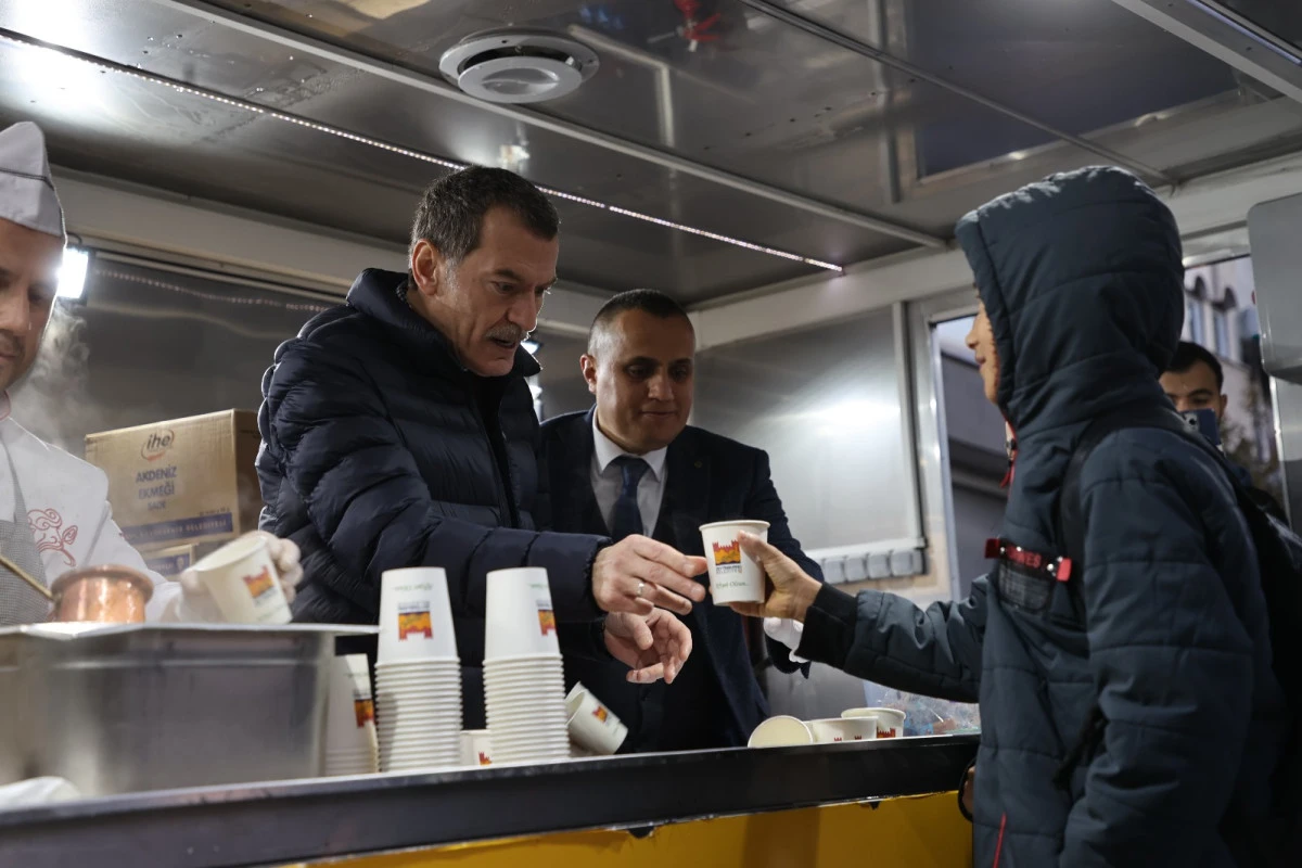 Zeytinburnu&rsquo;nda Kış Sabahlarına Sıcak Başlangı&ccedil;: Mobil İkram Aracı 4. Yılında